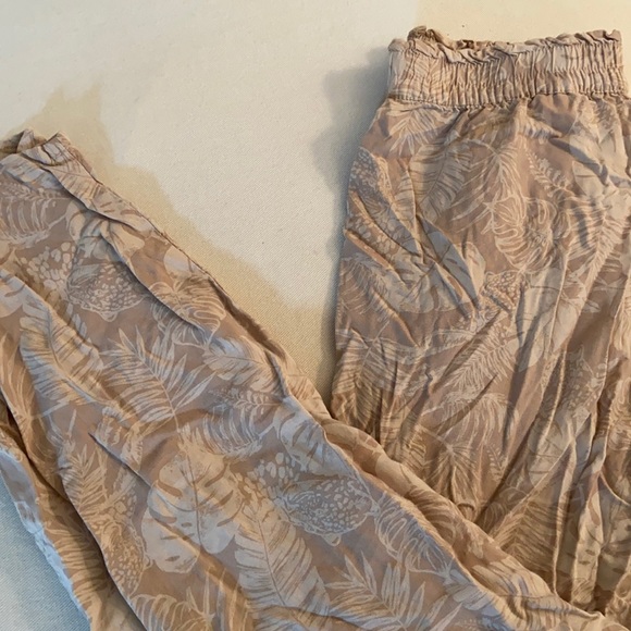 Divided Leaf Printed Pants 4 - Picture 1 of 6